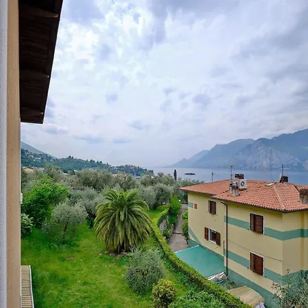 Appartamento Helles In Mit Grossem Garten Und Nah Am Malcesine