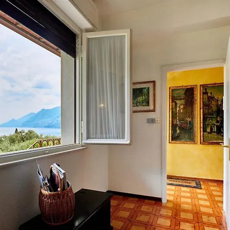 Helles In Mit Grossem Garten Und Nah Am Appartamento Malcesine