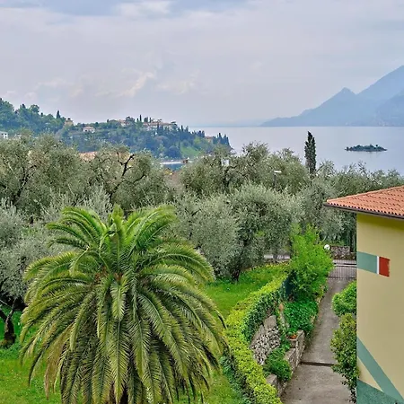 Appartamento Helles In Mit Grossem Garten Und Nah Am Malcesine